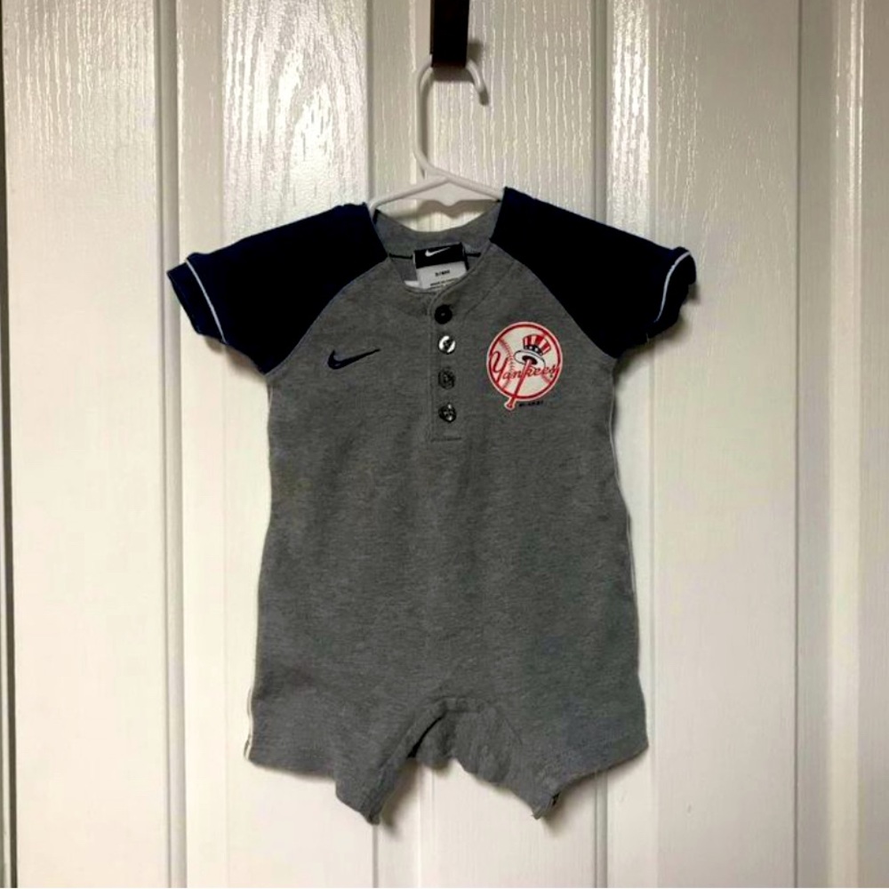 Nike Yankees Baby bodysuit